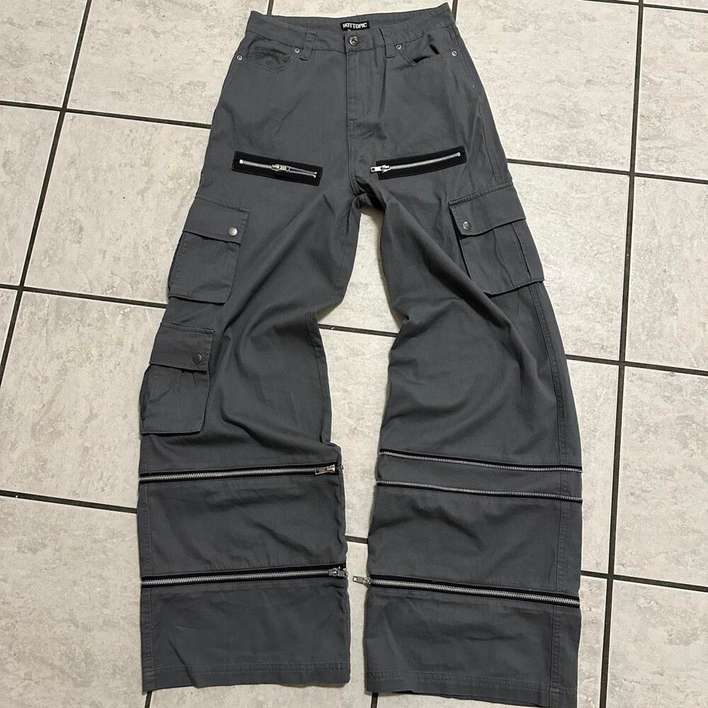 NWT HOT TOPIC grey high rise baggy cargo pants with multiple zipper pockets sz 1